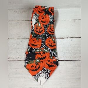 Museo Handmade Pumpkins Ghosts Witches Neck Tie Halloween Men's Tie. 60" x 4".